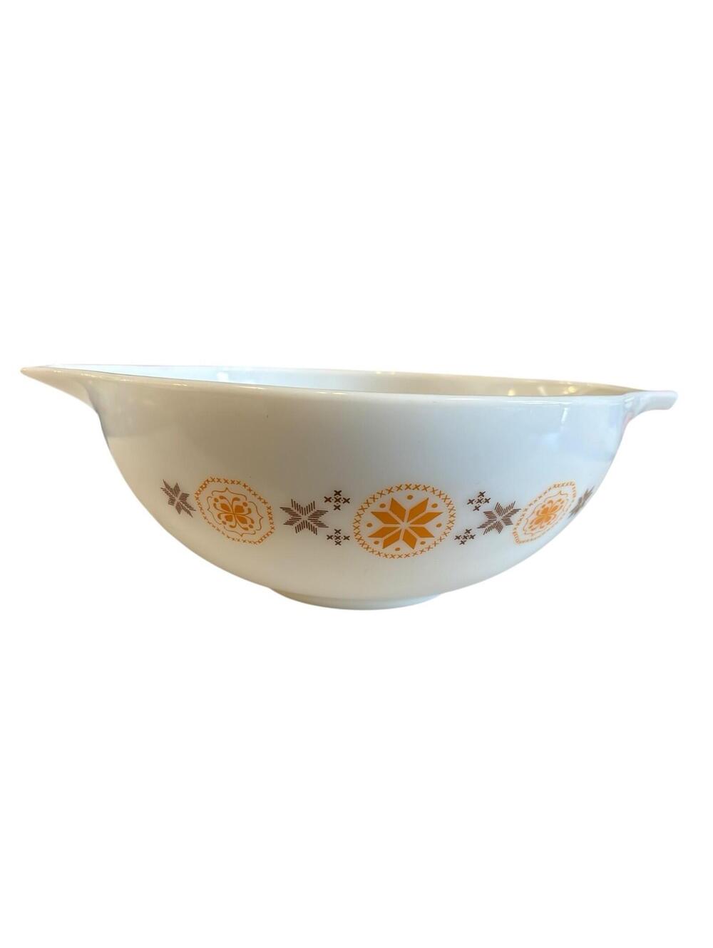 Pyrex Town & Country Cinderella Bowl 4 Quart Brown and Yellow on White Vintage